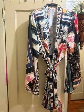 Multicolor & Geometric Satin Kimono
